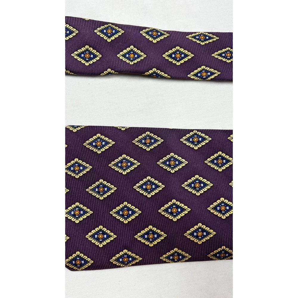 JOS A BANK Necktie Eggplant Medallion 100% Silk‎ X-Long